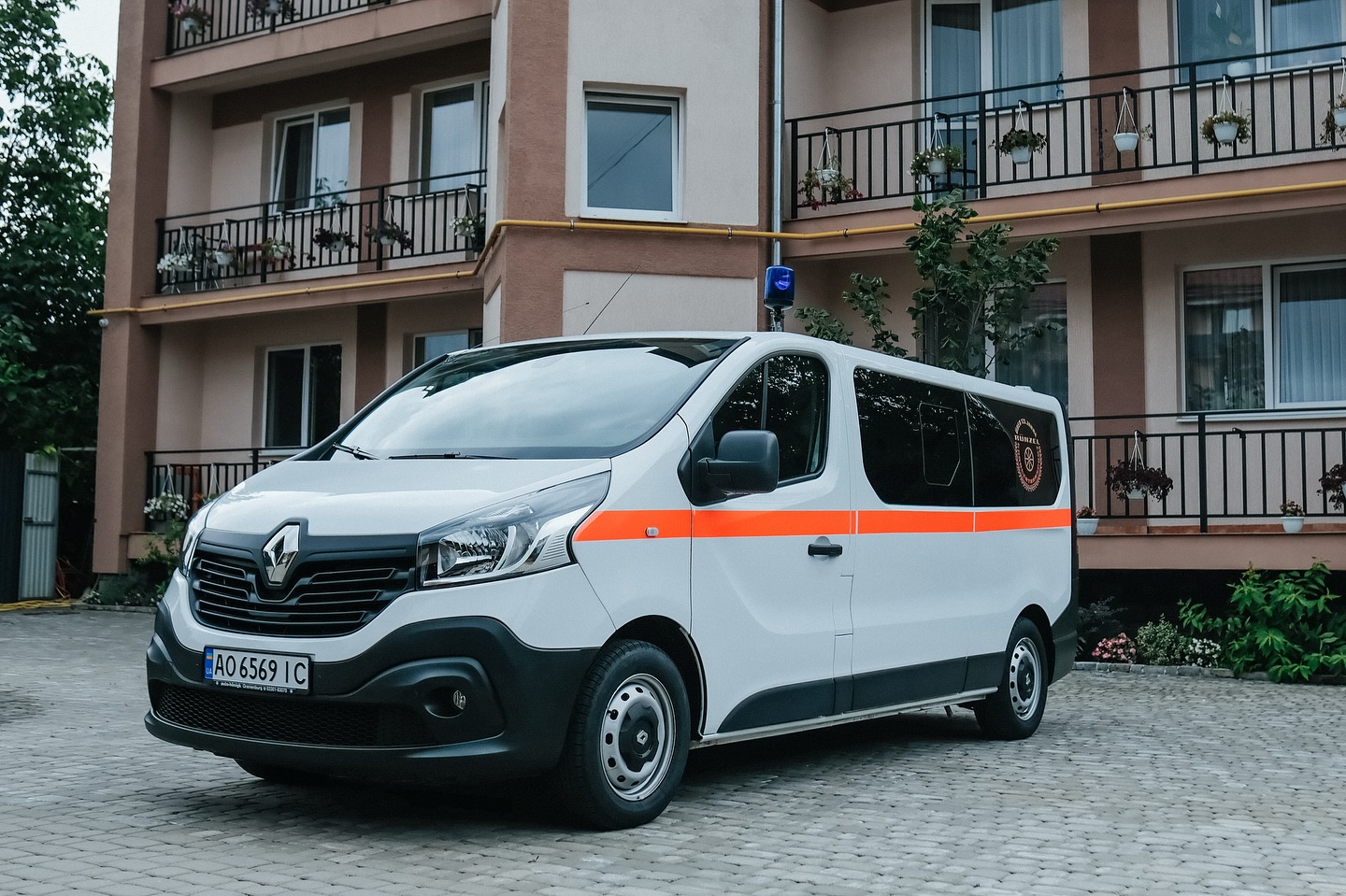 Автомобіль Comfort Life Transport — Renault для медичних перевезень лежачих пацієнтів